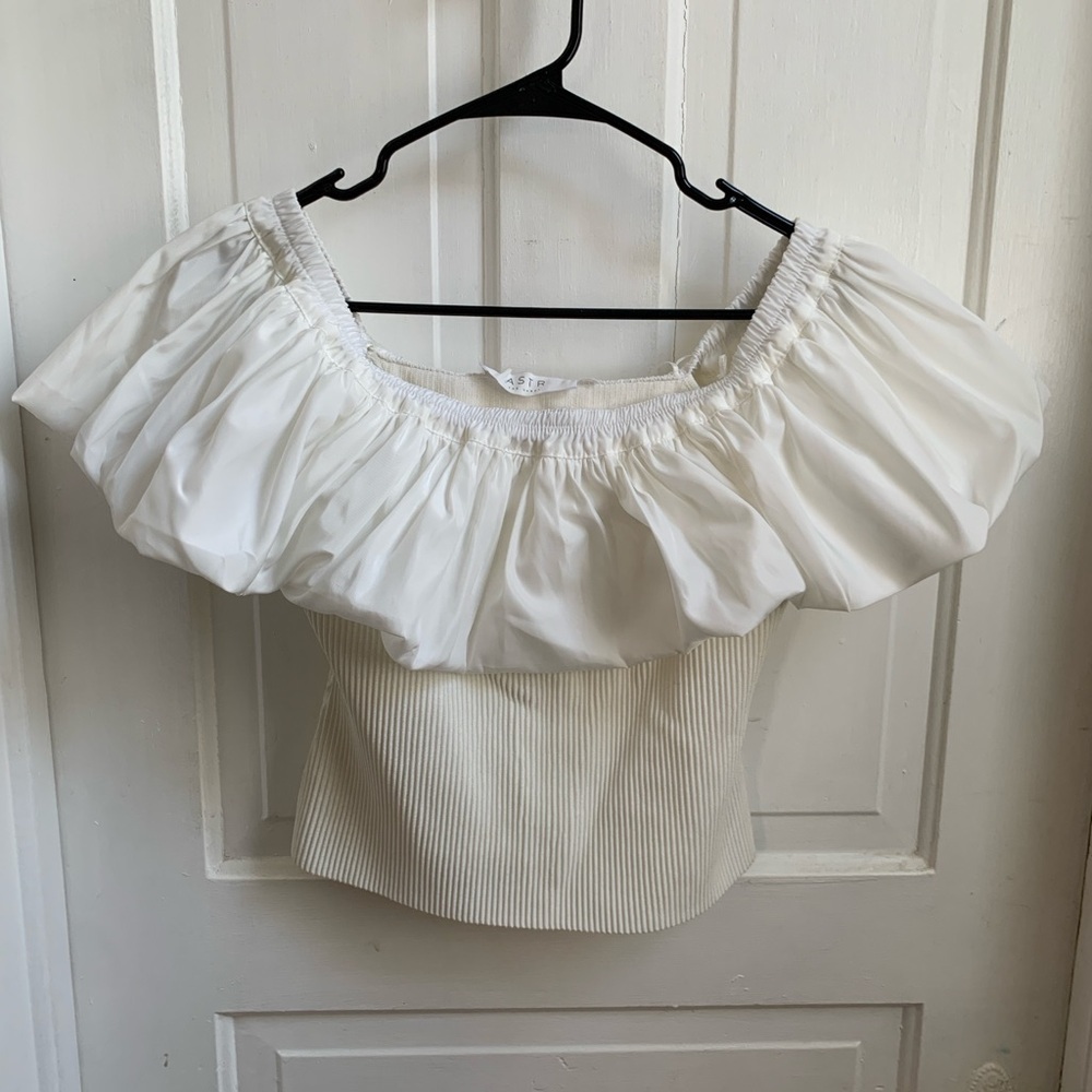 ASTR the Label Cherie White Off Shoulder Ruffle Top Large - Picture 4 of 9